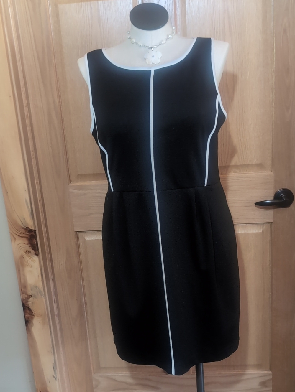 Sz XL Apt 9 Blk/Wht Ponte Sheath Dress